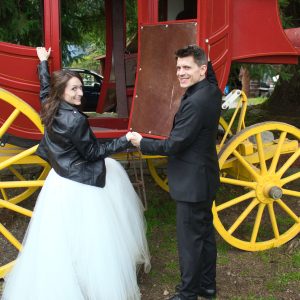 Bride and Groom enter carriage at Skyland Ranch, Gold Bar, WA